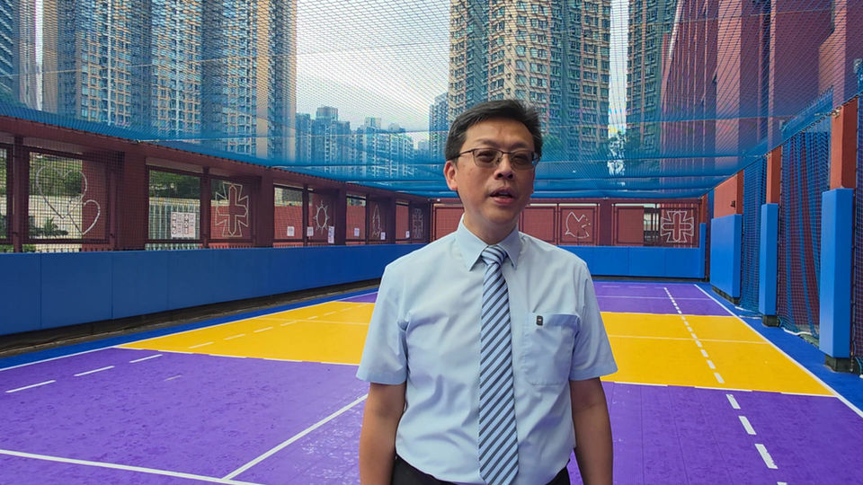 將軍澳天主教小學馬一龍校長